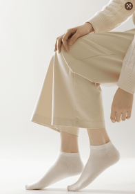 Women's Solid Color Four-Pair Set Breathable Comfortable Ankle Socks For Everyday Wear Ideal For Daily Activities (Option: 2 Black 2 White)